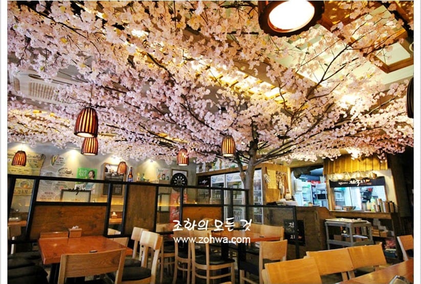 안동 전국지 옥동점 — 벚꽃으로 채운 넓은 홀