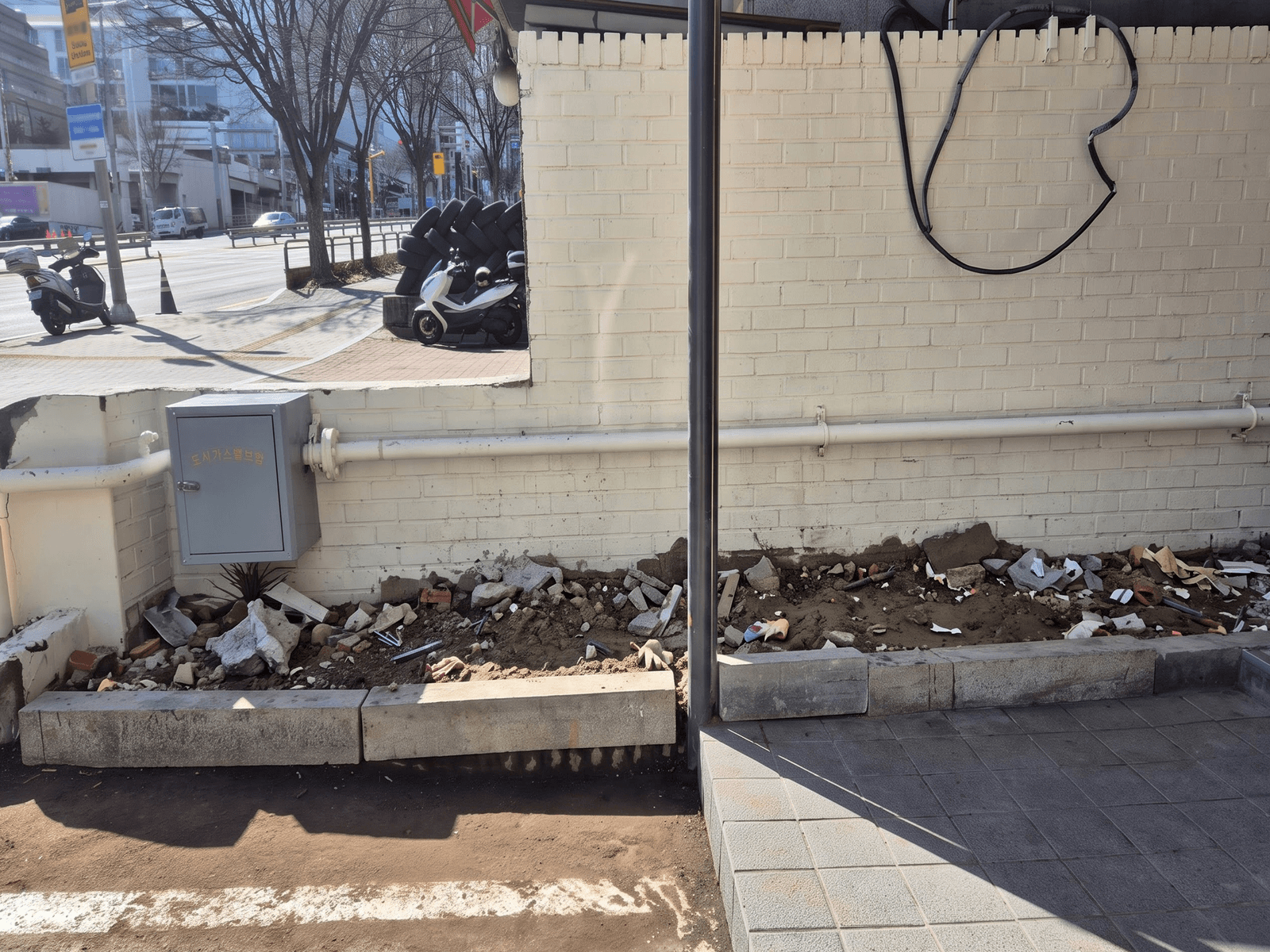 방배동빌딩 시공 전 화단 상태