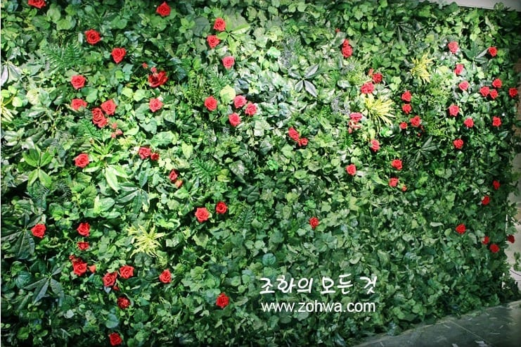 부산 플라잉볼 수제버거 — 벽면녹화 전경