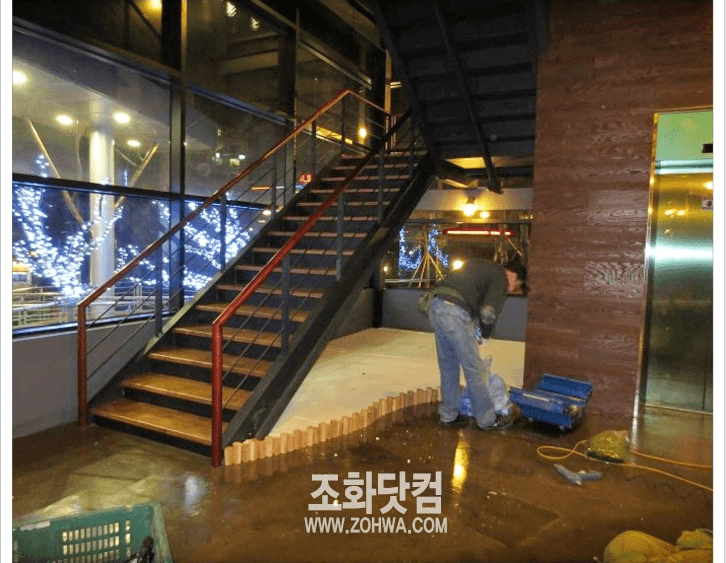 대구 캐스케이드 레스토랑 — 시공 전 계단 옆 공간
