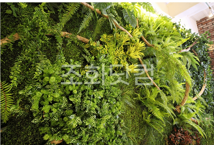 서울 커핀그루나루 올림픽홀점 — 잎 모양이 다른 소재를 섞은 벽면