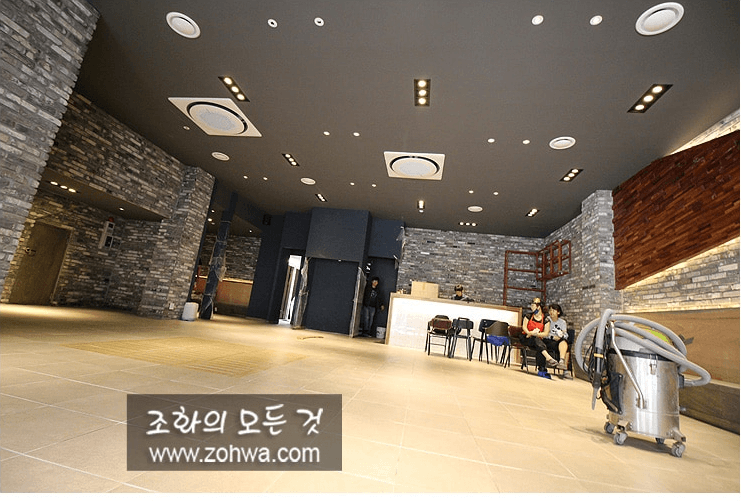 대구 투마리나치킨 — 시공 전 비어 있던 매장 내부