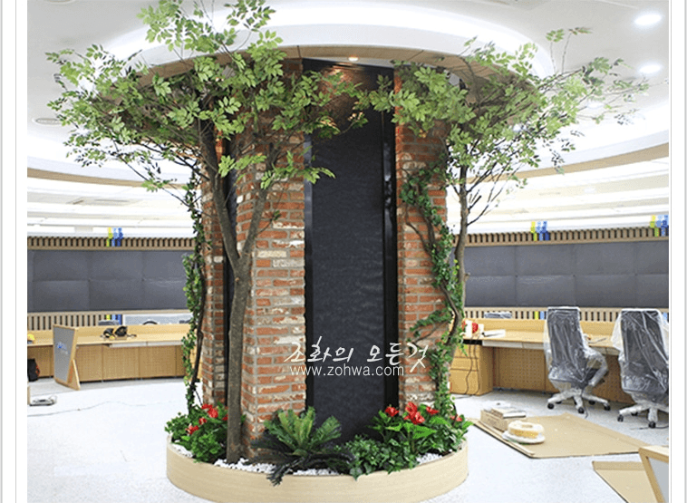 한국철도공사 구로차량사업소 — 넝쿨로 감싼 대형 로비 기둥