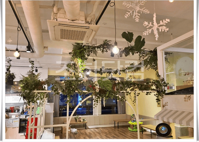 인천 키즈카페 쁘띠몽드 초록으로 채워 차별화한 키즈카페 실내 전경